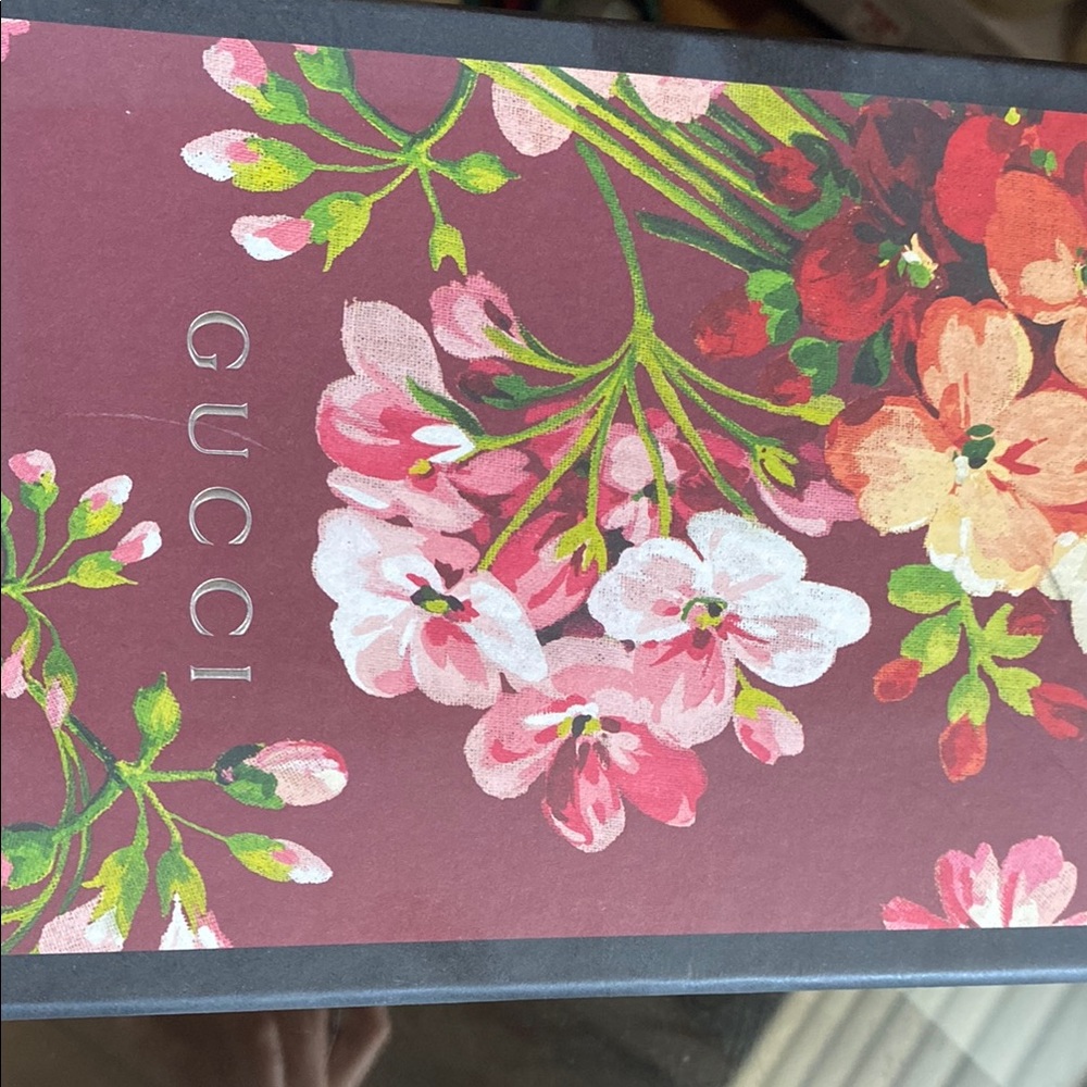 Gucci  espadrilles with stars and bees comes with floral box - Picture 9 of 9